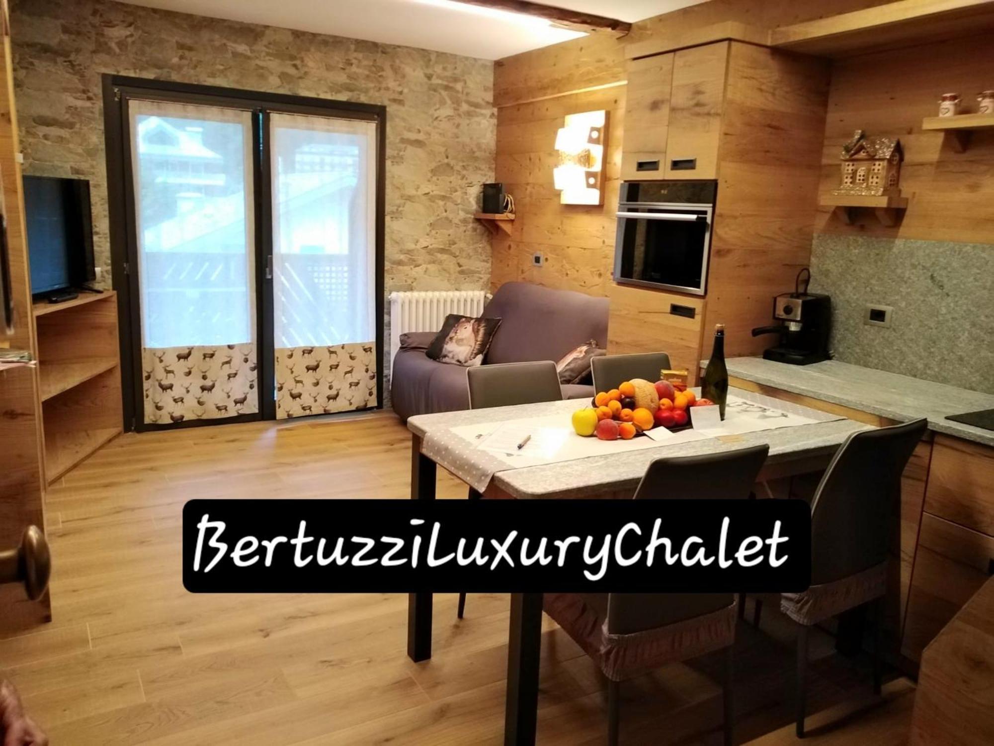 Bertuzzi Luxury Chalet อาปริกา ภายนอก รูปภาพ